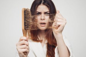 Saç dökülmesi nedir ve nedenleri nelerdir